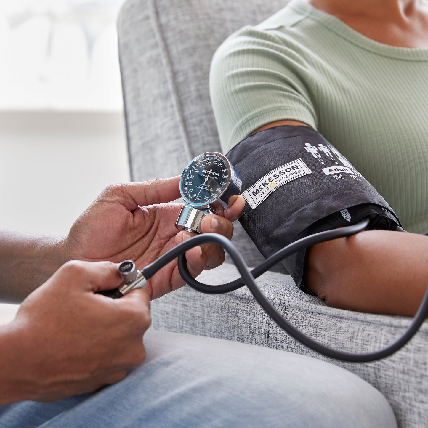 SPHYG, ANEROID PRO LF BLK ADLT23-40 CM (1/BX)