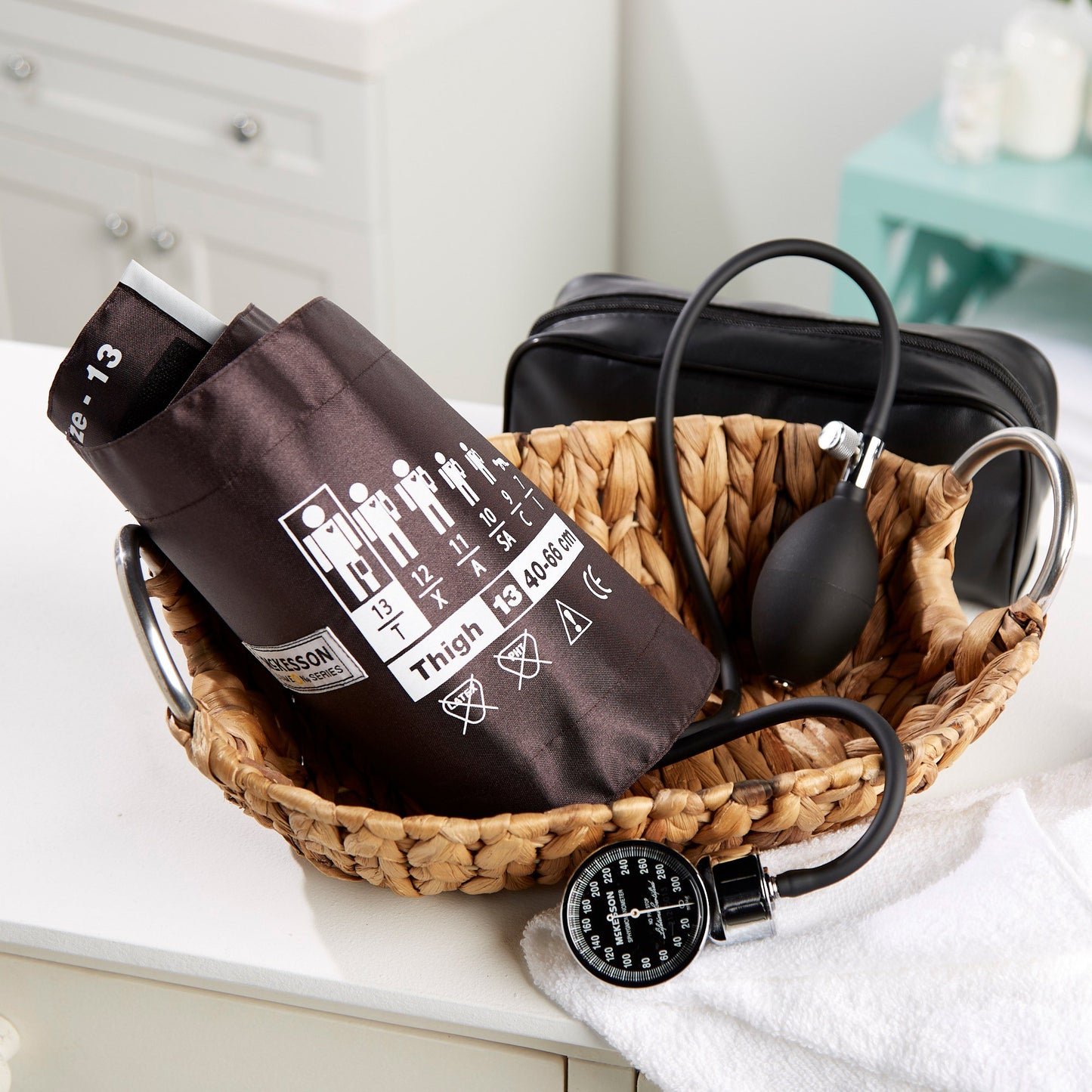 SPHYGMOMANOMETER, ANEROID PRO LF THIGH BROWN (1/BX 12BX/CS)