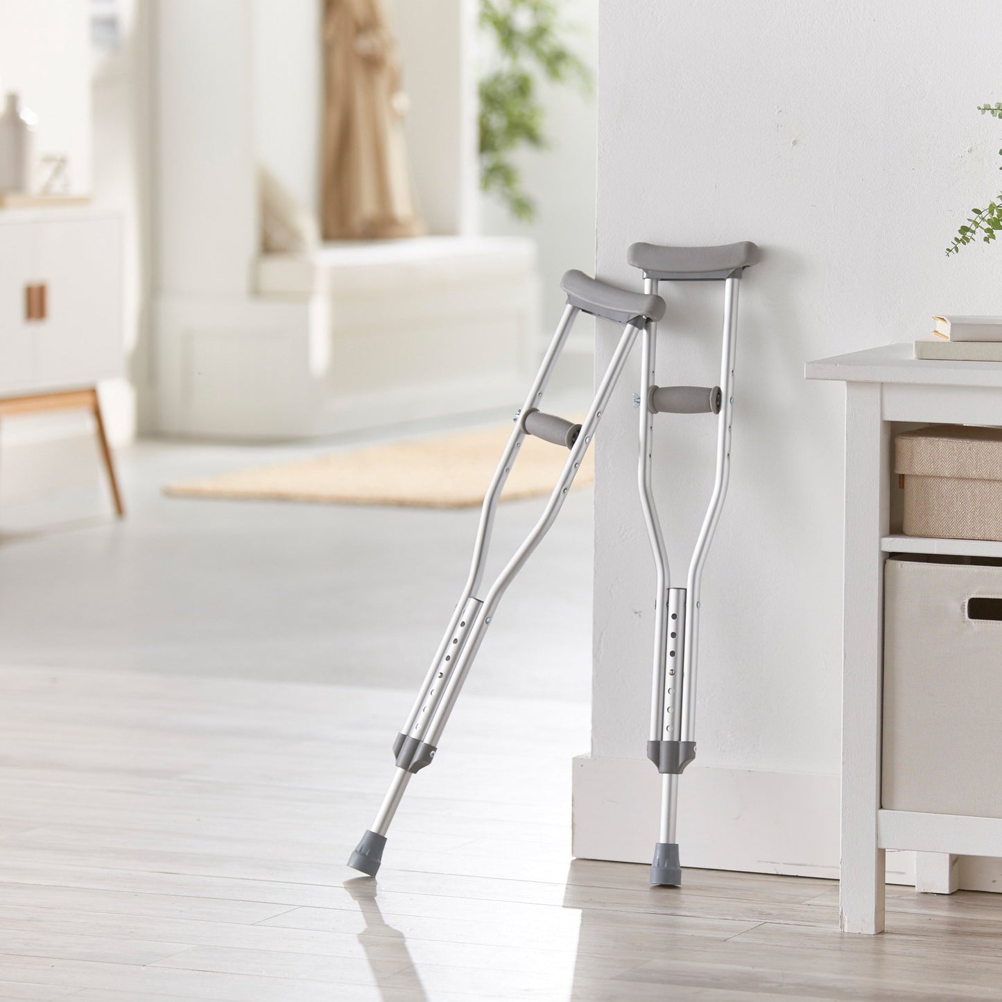 CRUTCH, ALUM PUSH BUTTON ADJ CHLD 175LBS (PR)