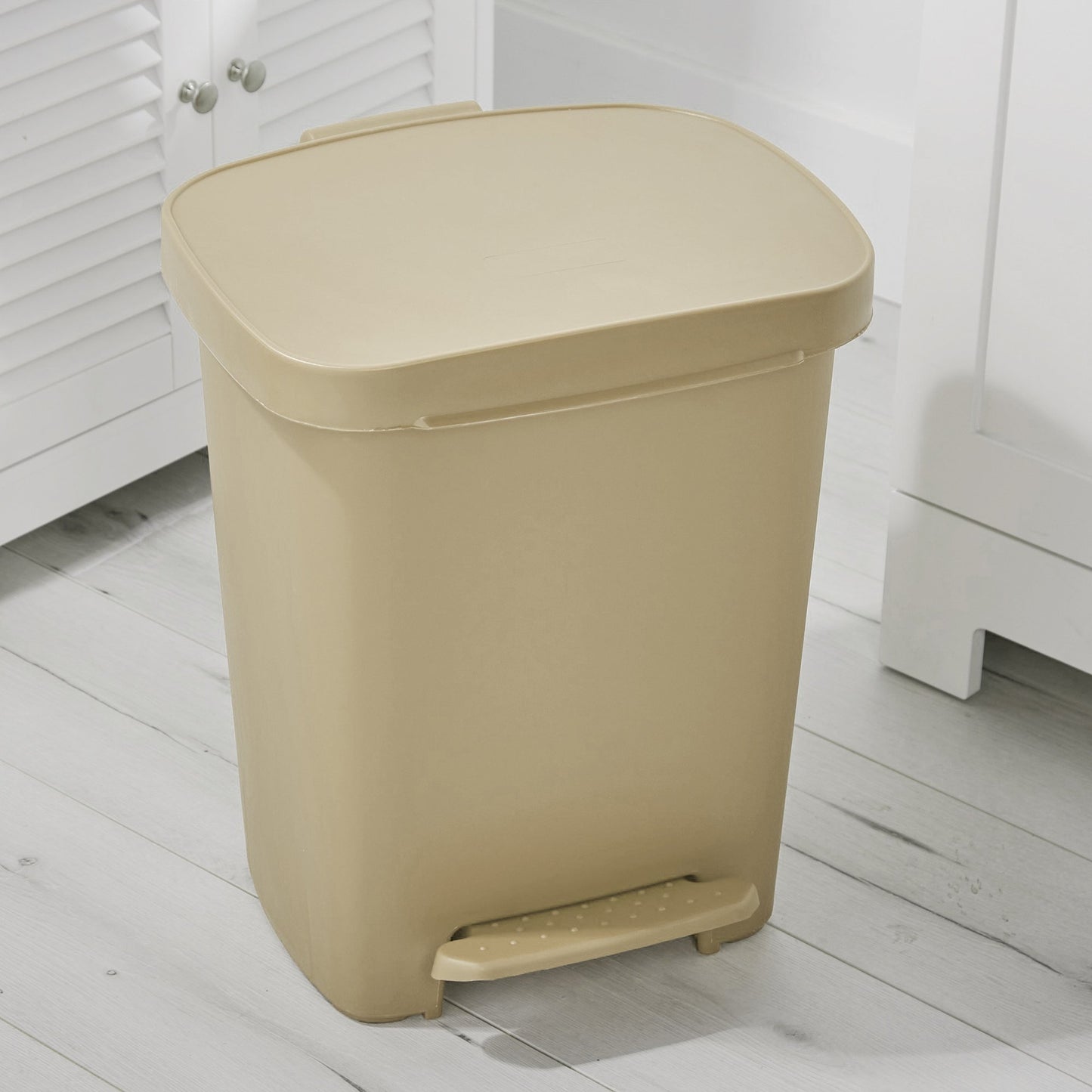 WASTECAN, STEP-ON RECTNGL PLASBGE 32QT