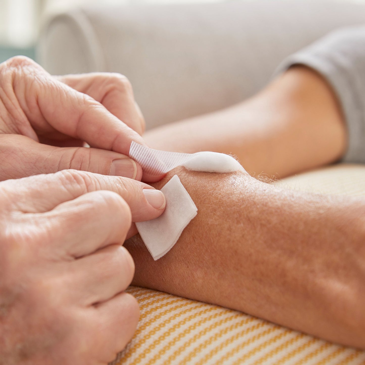 WIPE, ADH REMOVER 2.4"X2.4" (50PK/BX 50BX/CS)