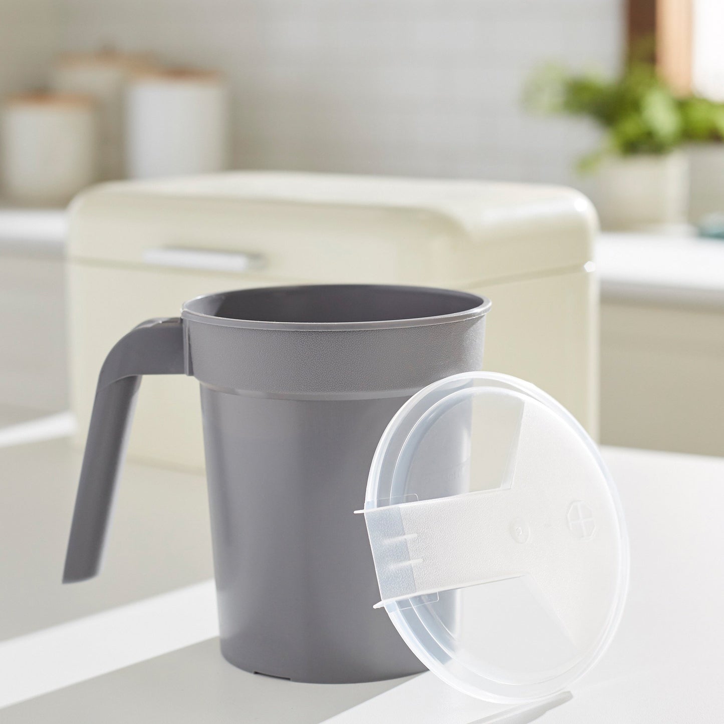 PITCHER, BEDSIDE W/LID GRAPHITE 32OZ (100/CS)