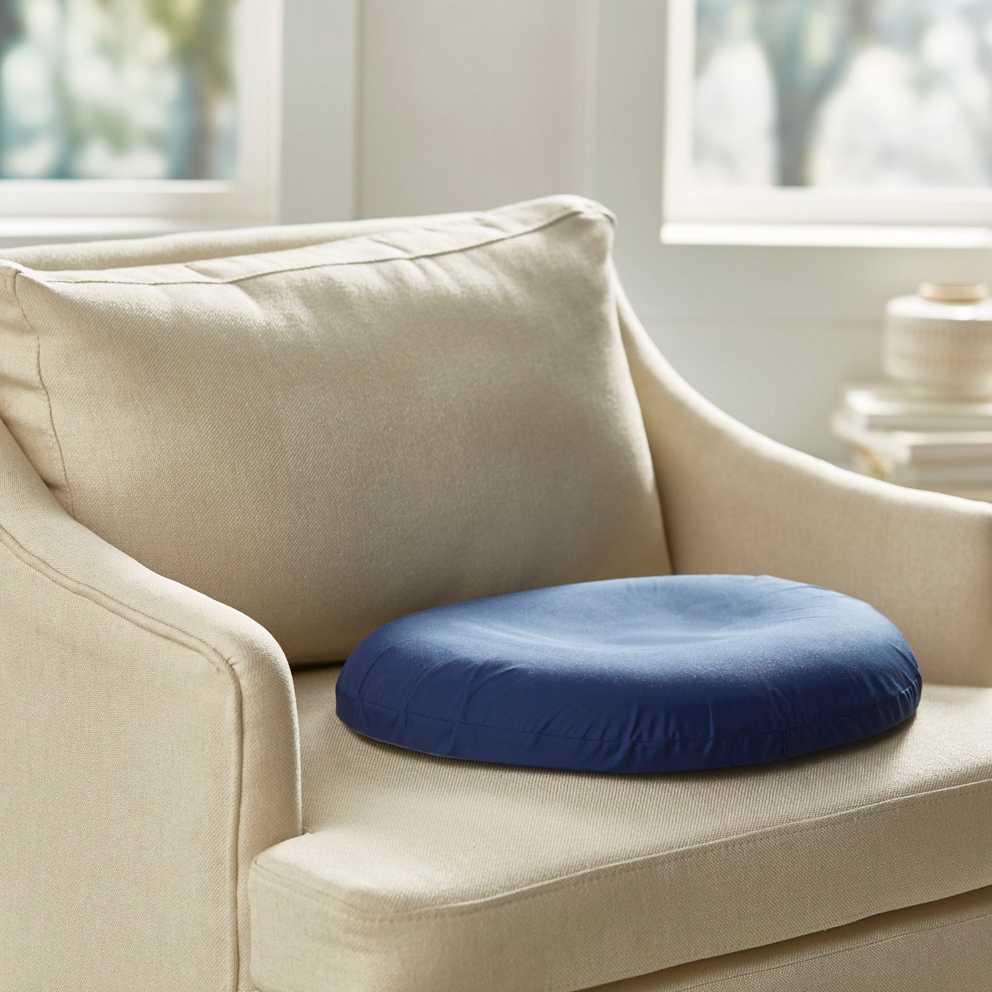 CUSHION, DONUT NAVY BLU 18" (6/CS)