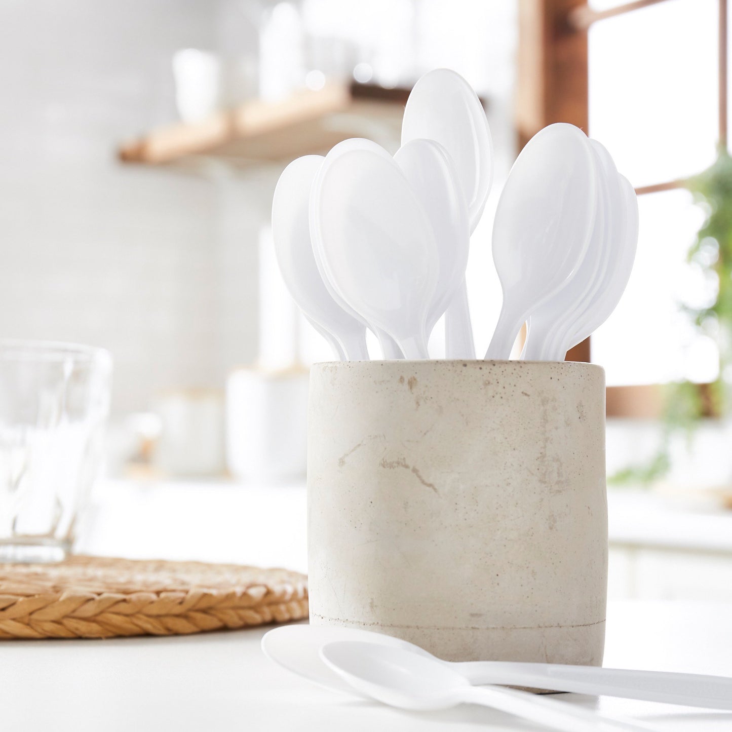 SPOON, PLASTIC HVY WGHT WHT 6"(1000/CS)